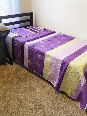 TWIN 2pc Quilt set, like new, 100% cotton